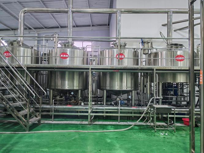 啤酒廠可以年產(chǎn)量5萬噸的大型自動化精釀啤酒設備